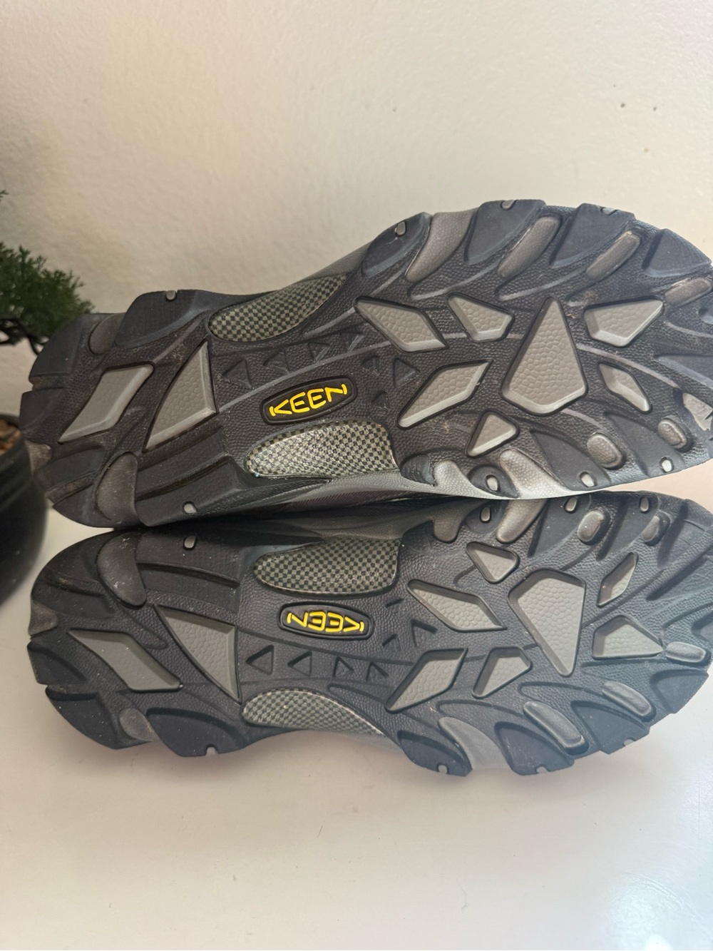 Keen Betty boots women size 10 Black and Gray Insulated Winter Boots - Picture 3 of 8